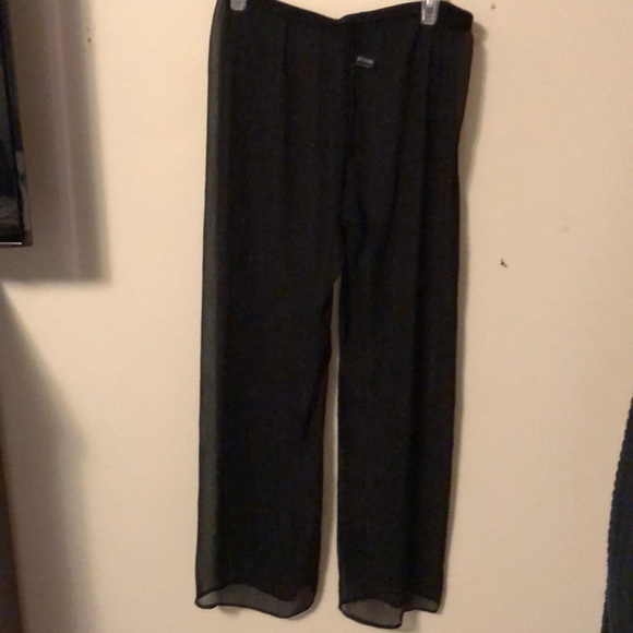 Stunning beach cover up - Picture 1 of 3